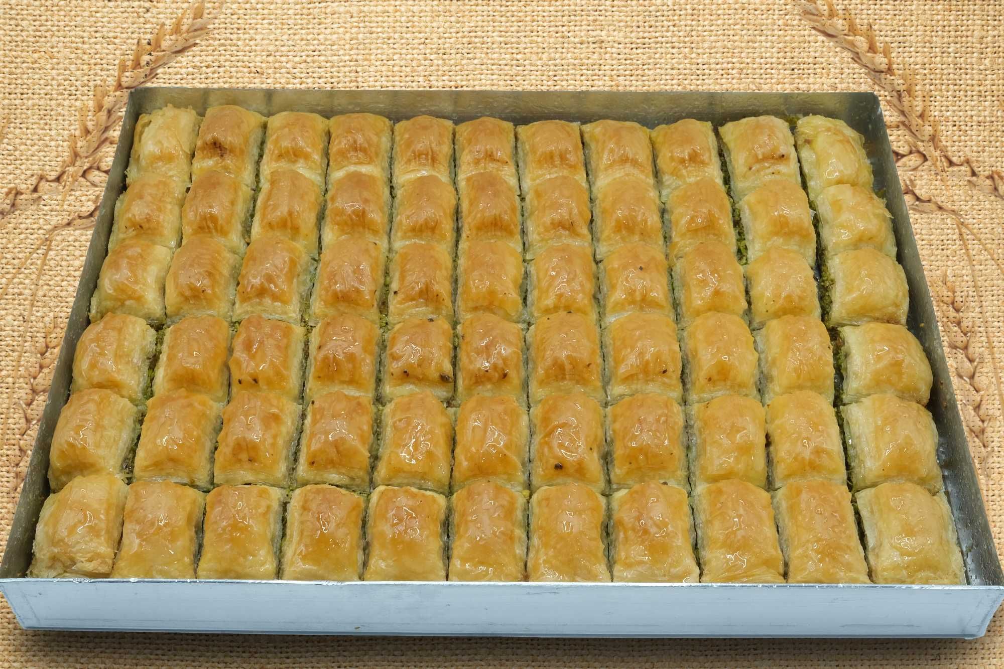 Fıstıklı Baklava (2.6 kg Tepsi)